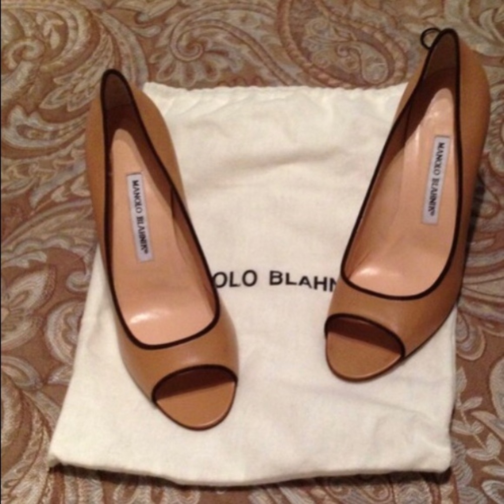 Excellent condition Manolo Blahnik heels!!